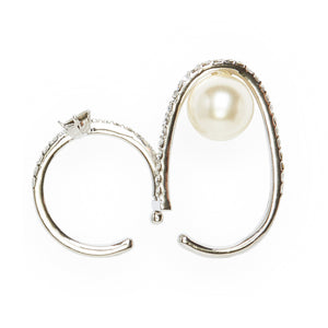 
                  
                    AR Silver Ring with Crystals and Pearl
                  
                
