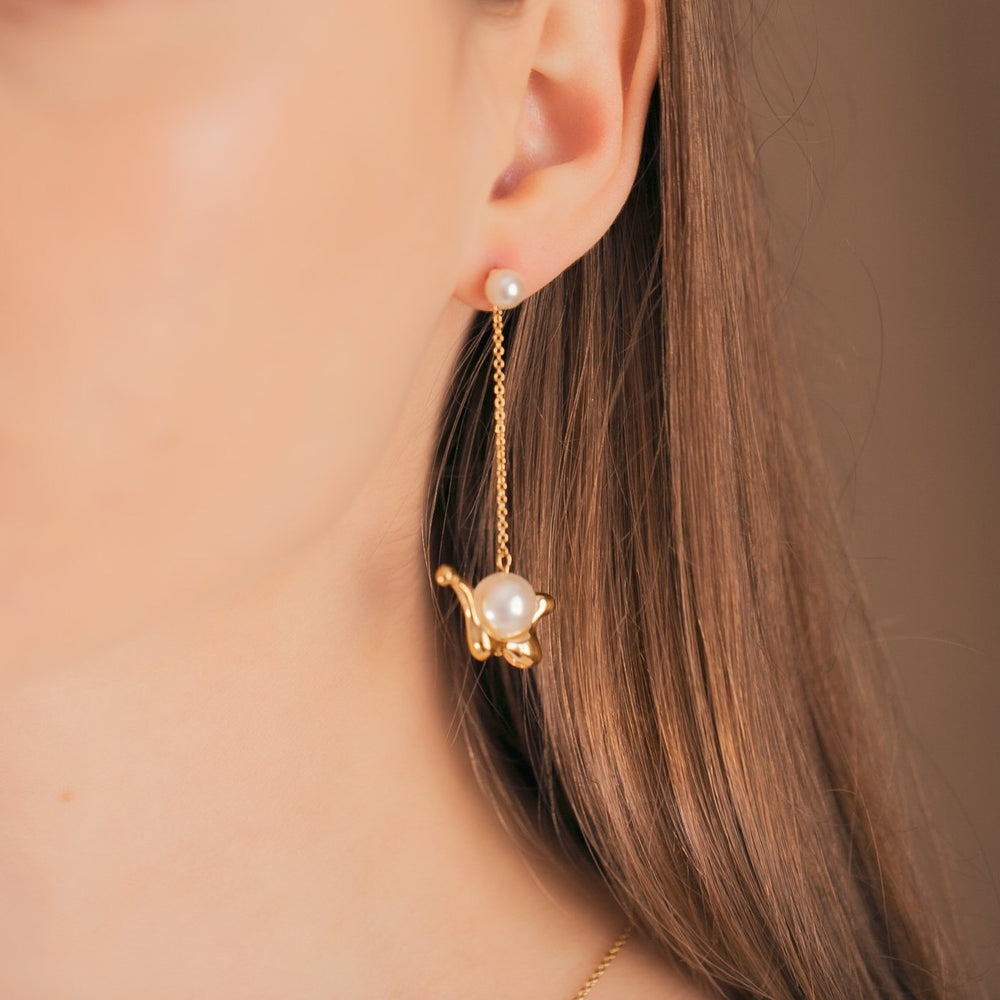 
                  
                    FLOW Gold Long Earrings
                  
                