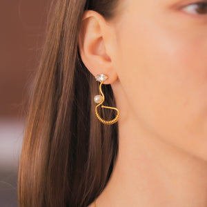 
                  
                    O.Yang Smile Face Asymmetry Gold Earrings
                  
                