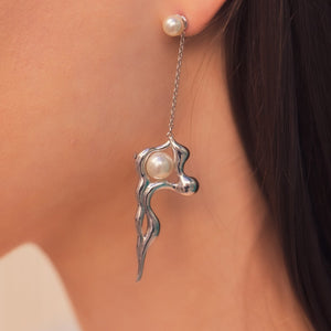 
                  
                    FLOW Asymmetric White Gold Long Earrings
                  
                