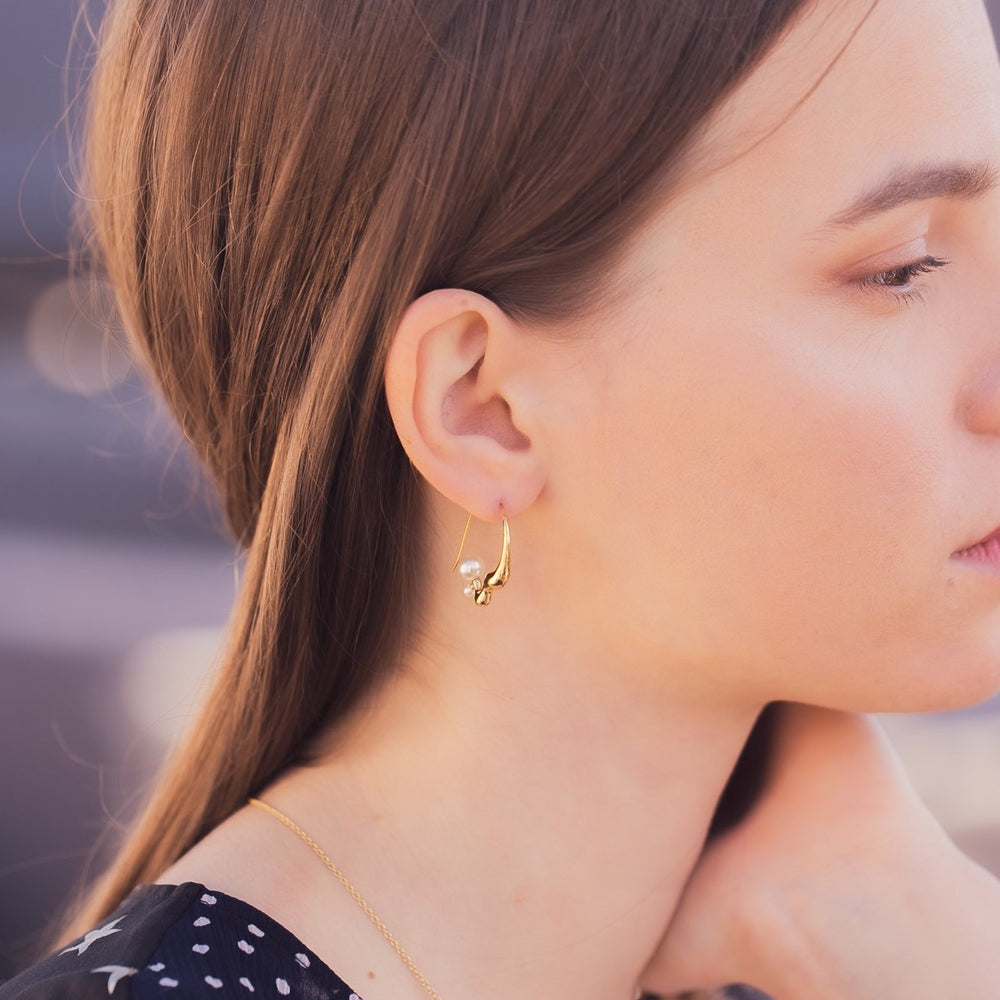 
                  
                    FLOW Small Gold Hoop Earrings with Pearls
                  
                