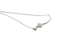 
                  
                    FLOW Pearl Pendant White Gold Necklace
                  
                