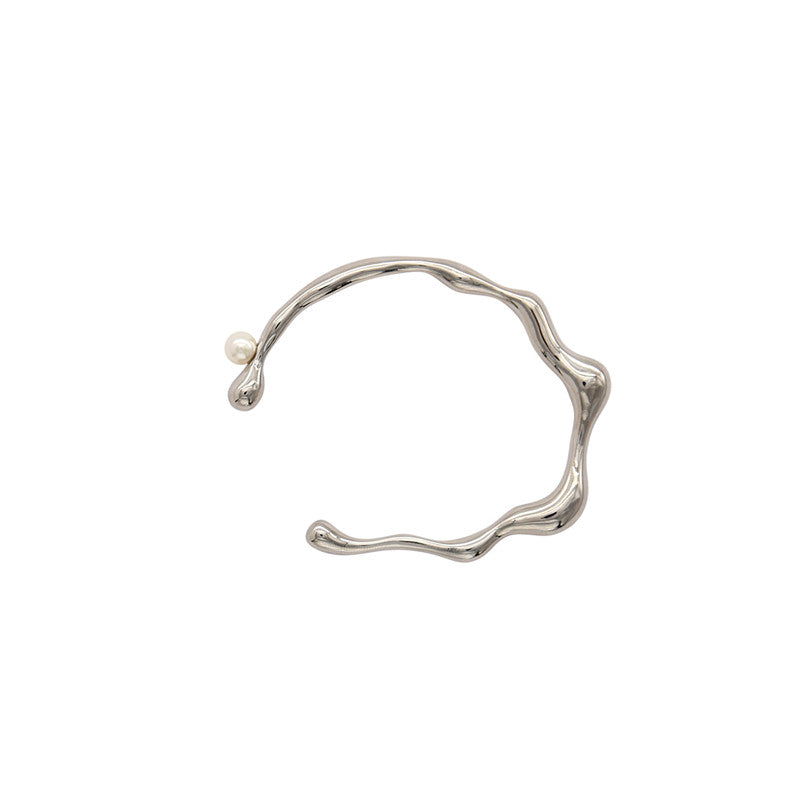 FLOW White Gold Irregular Bangle With Pearl