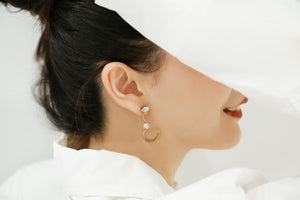 
                  
                    O.Yang Smile Face Asymmetry Gold Earrings
                  
                
