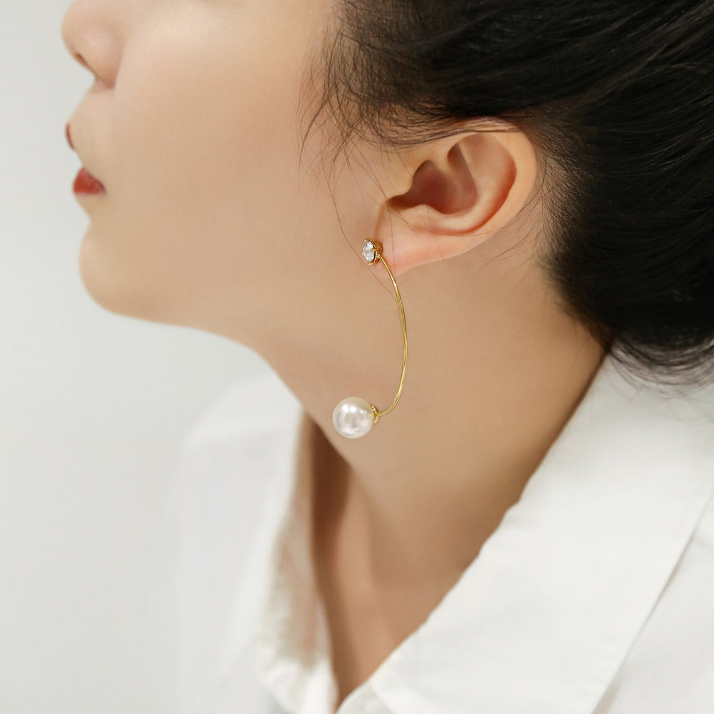 
                  
                    O.Yang Smile Asymmetry Minimalist Gold Earrings
                  
                