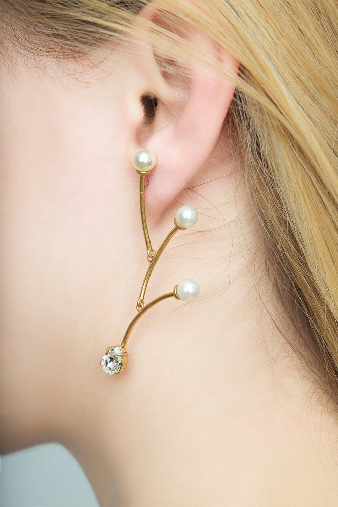 
                  
                    BIAS Pearl Moving Sculpture Earrings
                  
                