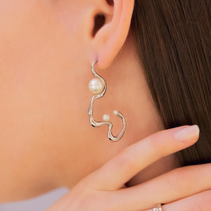
                  
                    FLOW White Gold Art Earrings With Pearls
                  
                