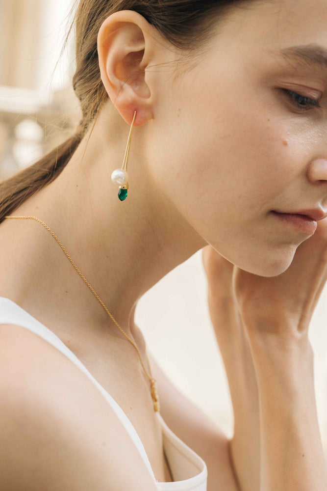 
                  
                    LL NEW Minimalism Earrings with Emerald Crystals
                  
                