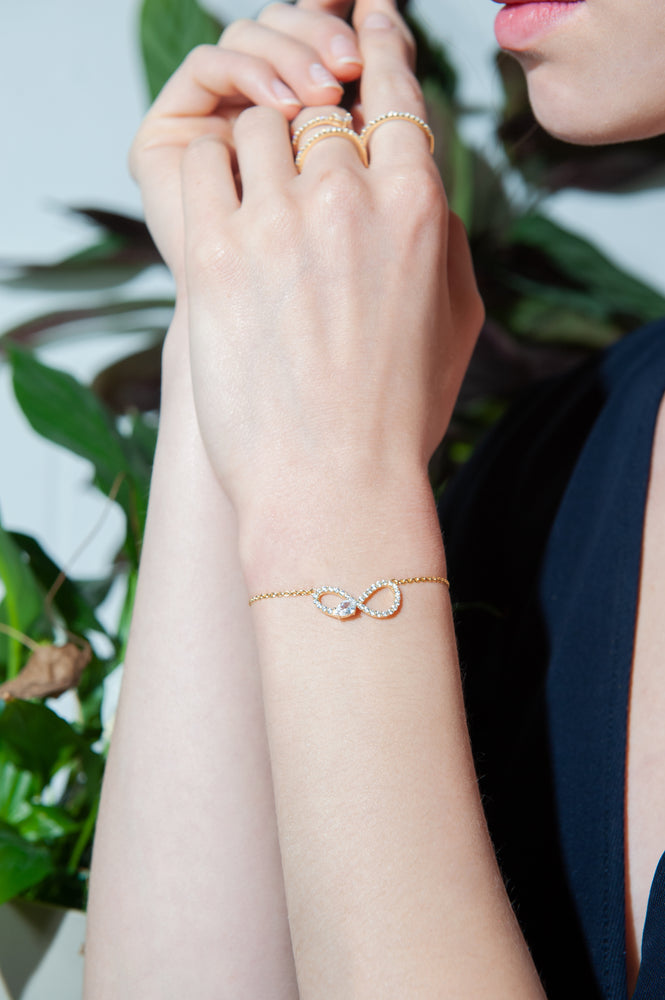 
                  
                    INFINITE Gold Bracelet
                  
                